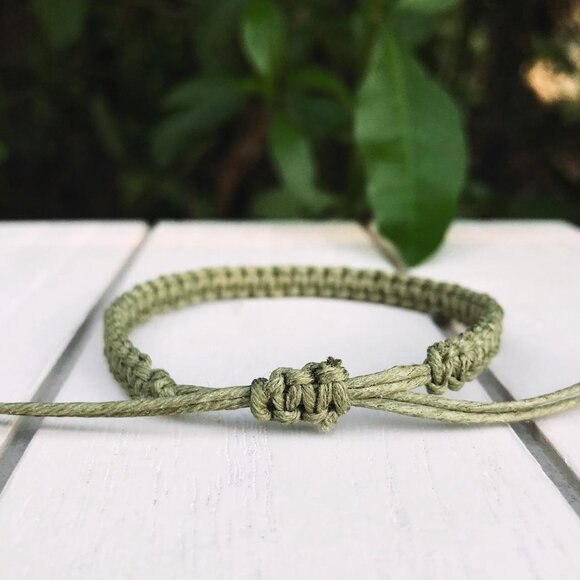 Olive Green Hemp Square-Knot Bracelet - Picture 2 of 2